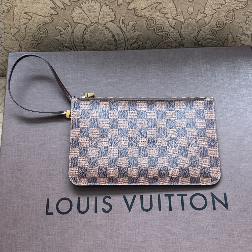 Louis Vuitton Neverfull Tote with Matching Wristlet - Picture 9 of 16